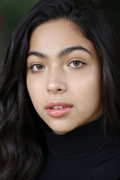 Allegra Acosta interpreta Molly Hernandez