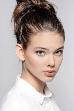 Laneya Grace interpreta Electra Forrester