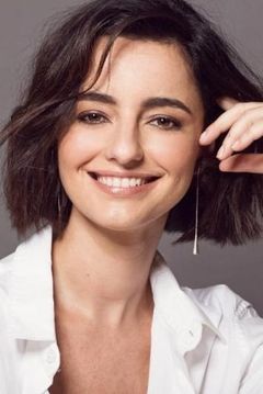 Julia Stockler interpreta Guida Gusmão