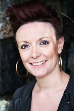 Bonnie Wild interpreta Park Announcer (voice)