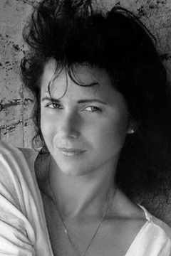 Irene Miracle interpreta Rose Elliot