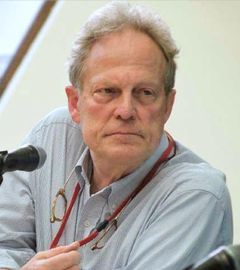 Gavin MacFadyen interpreta Boreksco