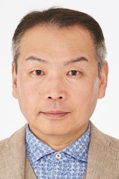 Jin Hirao interpreta Mayor Okamoto (voice)