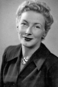 Mary Hemingway interpreta Tourist (uncredited)