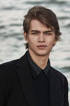 Cameron Geddes interpreta Little Ronni