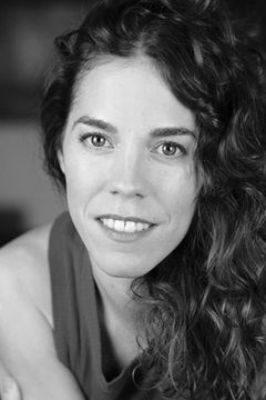 Laura Romero interpreta Bride In Mirror