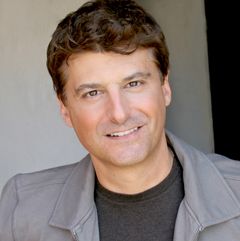 Steve Mason interpreta Investigator