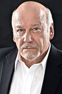 Serge Houde interpreta Jean Pierre