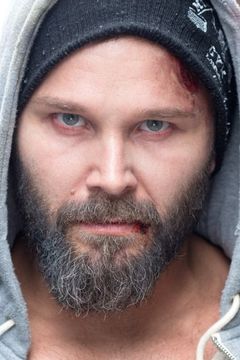 Daniel Stisen interpreta SPAC / Londinum Fighter (uncredited)