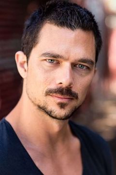 Luke Arnold interpreta Bass Shepherd
