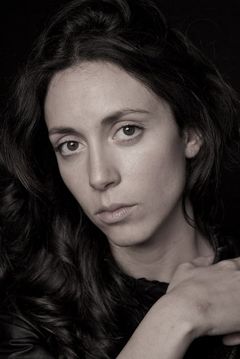 Anissa Bonnefont interpreta Nina's Mom