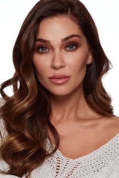 Jasmine Waltz interpreta Video Store Customer (uncredited)