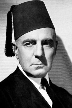 George Zucco interpreta Procurator