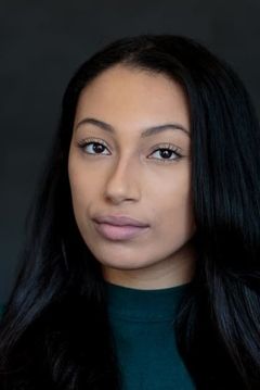 Yasmin Blake interpreta Alex