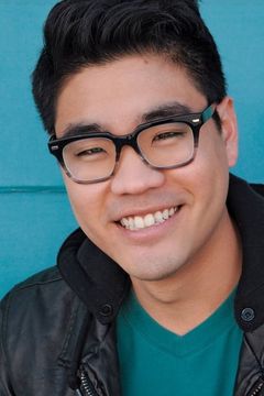 Scott Keiji Takeda interpreta Video Game Exec Yoshi