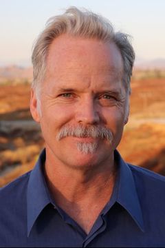 Michael Brainard interpreta Ted Capwell