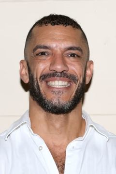 Dennis Stowe interpreta Dancer