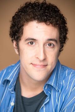 Jordan Walker Ross interpreta James the Lesser