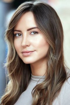 Anna Clols interpreta Gorgeous Girl (uncredited)