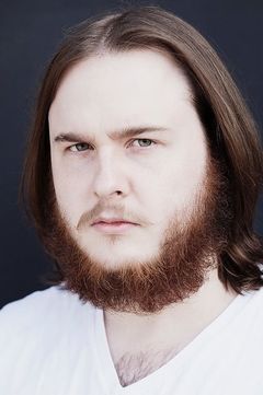 Chandler Duke interpreta Nick