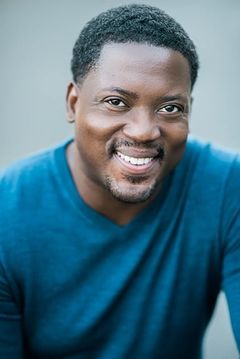 Shay Roundtree interpreta Ken