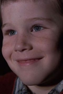 Ryan Todd interpreta Andrew Slater