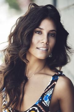 Melina Lizette interpreta Ms. Reiling