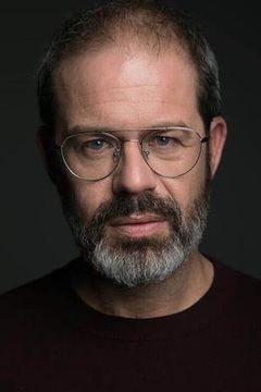 Juli Fàbregas interpreta Lucas (as Julis Fabregas)