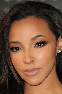 Tinashe interpreta Young Lucy