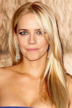 Jessica Barth interpreta Flight Attendant