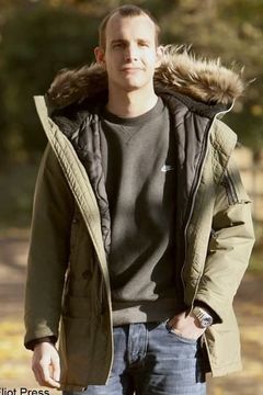 Blake Fielder interpreta Self