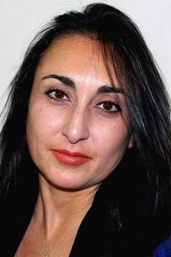 Iris Dunbar interpreta Burka Woman