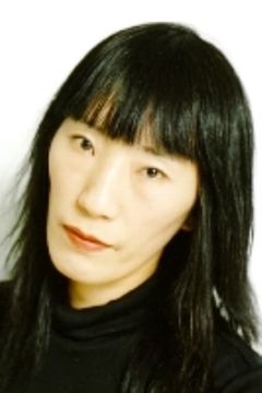 Miho Harita interpreta Ichizo's Wife
