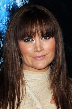 Alice Parkinson interpreta Elizabeth Howlett