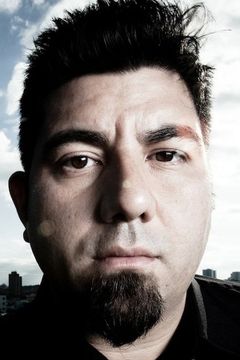Chino Moreno interpreta Self / Deftones