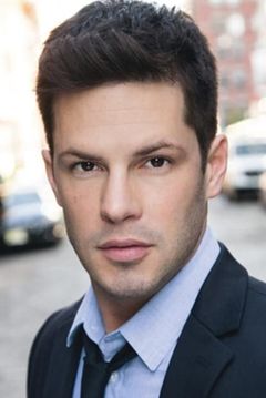 Ryan Matthew White interpreta Steve's Stretcher