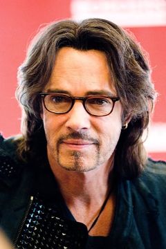 Rick Springfield interpreta Greg