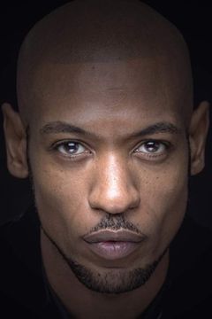 Dee Tails interpreta L-1