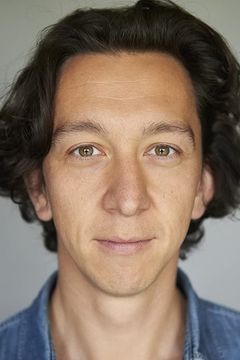 Robin Pearce interpreta Rebel Tech