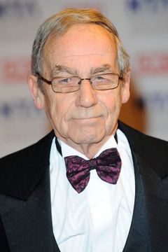 Geoffrey Hutchings interpreta Conte