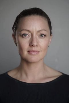 Miranda Nolan interpreta Nurse
