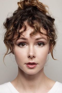 Meg Chambers Steedle interpreta Billie Kent