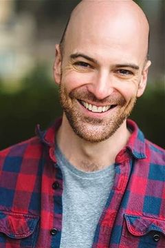 Brandon Potter interpreta Quintus
