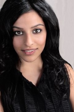Almeera Jiwa interpreta Cindy