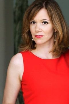 Kathryn Zenna interpreta Mrs. Kushner