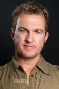 Christopher Truswell interpreta Rune Haako / Shu Mai / San Hill / Wat Tambor / Sun Fac (voice) (uncredited)