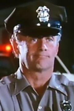 Julian Obyrd interpreta Cop