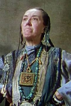 May Hallatt interpreta Miss Meacham