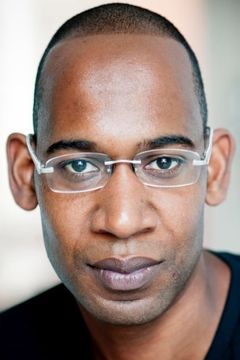 Nicholas A. Newman interpreta Nesh