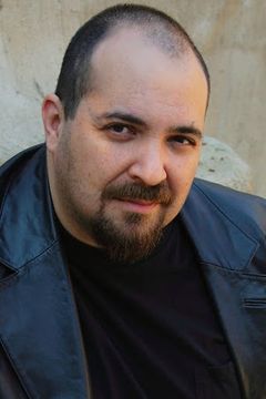 Joe Vaz interpreta Bank Manager